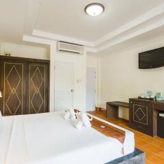 Отель Tropical Palm Resort And Spa сейф в номере
