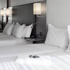 AC Hotel Coslada Aeropuerto комната для гостей