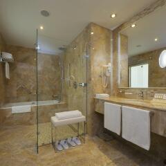 Гостиница Crowne Plaza Moscow World Trade Centre в Москве - забронировать гостиницу Crowne Plaza Moscow World Trade Centre, цены и фото номеров Москва ванная