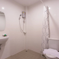Отель Krabi Inn & Omm Hotel Таиланд, Краби - отзывы, цены и фото номеров - забронировать отель Krabi Inn & Omm Hotel онлайн ванная