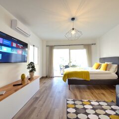 Апартаменты Lux Apartment Торремолинос комната для гостей фото 4