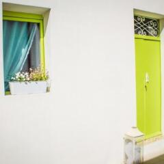 Отель Lemon Tree Bed & Breakfast сейф в номере