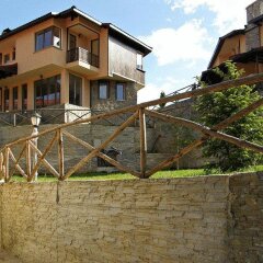 Отель Rodopi Houses Болгария, Чепеларе - отзывы, цены и фото номеров - забронировать отель Rodopi Houses онлайн спортивное сооружение
