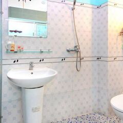 Отель Nha Lan Homestay ванная