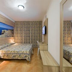 Отель Hostal Anibal Испания, Сан-Антони-де-Портмань - отзывы, цены и фото номеров - забронировать отель Hostal Anibal онлайн комната для гостей фото 3