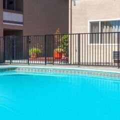 Отель Super 8 by Wyndham Canoga Park США, Лос-Анджелес - отзывы, цены и фото номеров - забронировать отель Super 8 by Wyndham Canoga Park онлайн бассейн