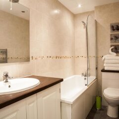 Апартаменты Lamington Apartments ванная
