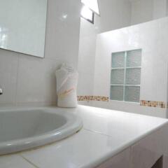 Отель Buathong Place Таиланд, Самуи - отзывы, цены и фото номеров - забронировать отель Buathong Place онлайн ванная фото 2