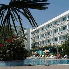 Zefir Hotel бассейн