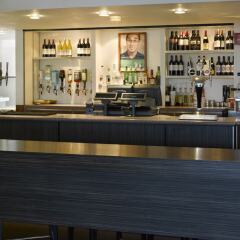 Отель Holiday Inn London Brent Cross гостиничный бар