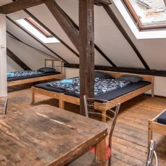 Отель Clown and Bard Hostel Чехия, Прага - отзывы, цены и фото номеров - забронировать отель Clown and Bard Hostel онлайн бассейн