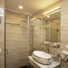 Отель Hanoi Legacy Hotel - Hoan Kiem Вьетнам, Ханой - отзывы, цены и фото номеров - забронировать отель Hanoi Legacy Hotel - Hoan Kiem онлайн ванная