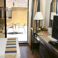 Отель Golden Tulip Aqaba удобства в номере фото 2