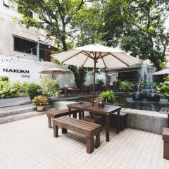 Отель Feung Nakorn Balcony Rooms and Cafe фото 18