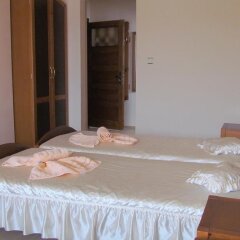 Отель Guest House Raffe Банско комната для гостей