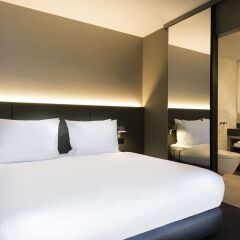 Отель Adina Apartment Hotel Hamburg Speicherstadt Германия, Гамбург - 1 отзыв об отеле, цены и фото номеров - забронировать отель Adina Apartment Hotel Hamburg Speicherstadt онлайн комната для гостей фото 5