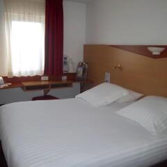 Отель Kyriad Cannes Mandelieu комната для гостей