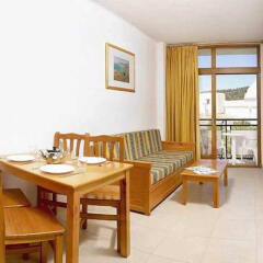 Отель Apartamentos Tramuntana балкон