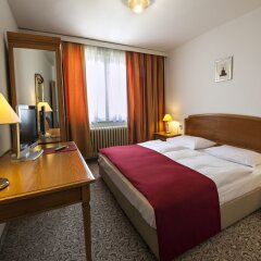 Hotel Zagreb in Zagreb, Croatia from 142$, photos, reviews - zenhotels.com guestroom photo 3