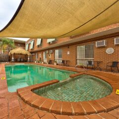 Отель Central Yarrawonga Motor Inn с домашними животными
