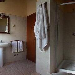 Отель Poggio Del Sole Country House Италия, Ситта-Сант-Анджело - отзывы, цены и фото номеров - забронировать отель Poggio Del Sole Country House онлайн ванная