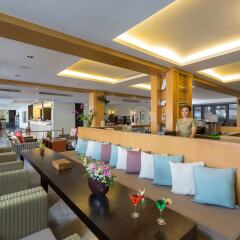 Отель Sawaddi Patong Resort & Spa гостиничный бар