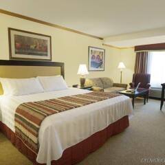 Отель Best Western Plus Port O'Call Hotel Канада, Калгари - отзывы, цены и фото номеров - забронировать отель Best Western Plus Port O'Call Hotel онлайн комната для гостей фото 4