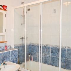 Апартаменты Bright 2 Bedroom Apartment in City Centre Эдинбург ванная