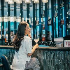 Отель CCR managed by AHA Smartstay Таиланд, Паттайя - отзывы, цены и фото номеров - забронировать отель CCR managed by AHA Smartstay онлайн гостиничный бар