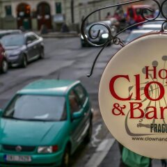 Отель Clown and Bard Hostel Чехия, Прага - отзывы, цены и фото номеров - забронировать отель Clown and Bard Hostel онлайн парковка