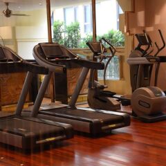 Отель Sherwood Suites фитнесс-зал