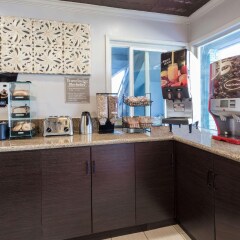 Отель Travelodge by Wyndham Berkeley США, Беркли - отзывы, цены и фото номеров - забронировать отель Travelodge by Wyndham Berkeley онлайн питание