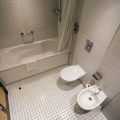 Отель Arora Hotel Manchester Великобритания, Манчестер - отзывы, цены и фото номеров - забронировать отель Arora Hotel Manchester онлайн ванная фото 2