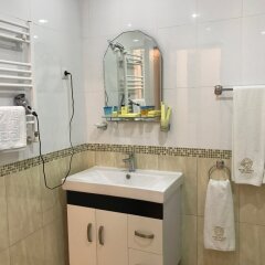 Отель Plaza Viktoria Армения, Гюмри - отзывы, цены и фото номеров - забронировать отель Plaza Viktoria онлайн ванная