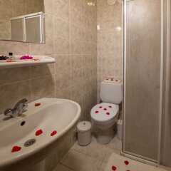 Kapadokya Stonelake Hotel Турция, Гюзельюрт - отзывы, цены и фото номеров - забронировать отель Kapadokya Stonelake Hotel онлайн ванная