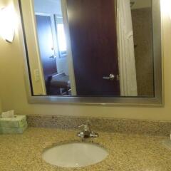 Отель Holiday Inn Express & Suites Niagara Falls США, Ниагара-Фолс - отзывы, цены и фото номеров - забронировать отель Holiday Inn Express & Suites Niagara Falls онлайн ванная