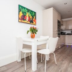 Отель Beautiful 4 Bedroom House in South Kensington в номере