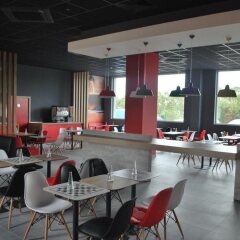 Отель Ibis Sofia Airport Болгария, София - 10 отзывов об отеле, цены и фото номеров - забронировать отель Ibis Sofia Airport онлайн детские мероприятия