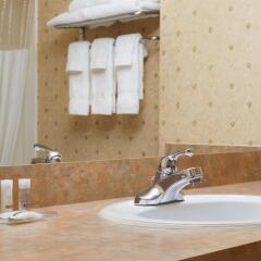 Отель Days Inn & Suites by Wyndham Brooks ванная фото 2