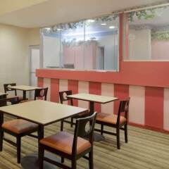 Отель Howard Johnson by Wyndham Washington DC интерьер отеля