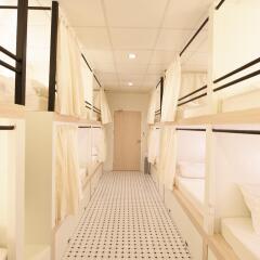 Yellow Mango Hostel Бангкок интерьер отеля фото 3
