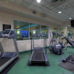 Отель Country Inn & Suites by Radisson, Calgary-Airport, AB Канада, Калгари - отзывы, цены и фото номеров - забронировать отель Country Inn & Suites by Radisson, Calgary-Airport, AB онлайн фитнесс-зал фото 2