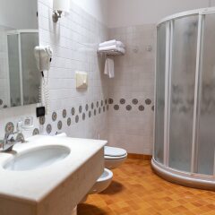 Отель Locanda Al Sole Италия, Кастелло-ди-Годего - отзывы, цены и фото номеров - забронировать отель Locanda Al Sole онлайн ванная фото 2