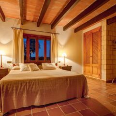 Отель Agroturismo Finca Es Carbó сейф в номере