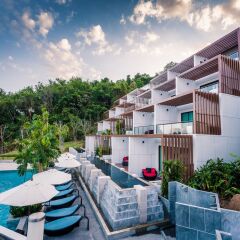 Отель Chalong Chalet Resort & Longstay бассейн