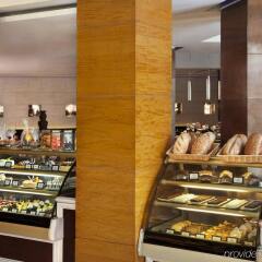 Отель Radisson Blu Plaza Delhi Airport питание
