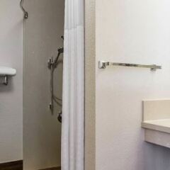 Отель Comfort Inn Los Angeles near Hollywood США, Лос-Анджелес - отзывы, цены и фото номеров - забронировать отель Comfort Inn Los Angeles near Hollywood онлайн ванная фото 2