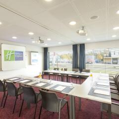 Отель Holiday Inn Express Zurich Airport Швейцария, Рюмланг - 1 отзыв об отеле, цены и фото номеров - забронировать отель Holiday Inn Express Zurich Airport онлайн помещение для мероприятий