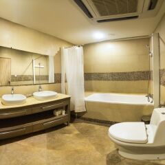 Отель Tangalwood Boutique Hotel Непал, Катманду - отзывы, цены и фото номеров - забронировать отель Tangalwood Boutique Hotel онлайн ванная