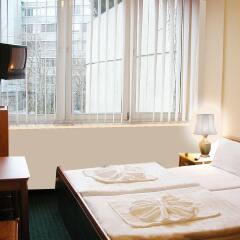 Отель City-Hotel Ansbach am Kurfürstendamm Германия, Берлин - 1 отзыв об отеле, цены и фото номеров - забронировать отель City-Hotel Ansbach am Kurfürstendamm онлайн комната для гостей